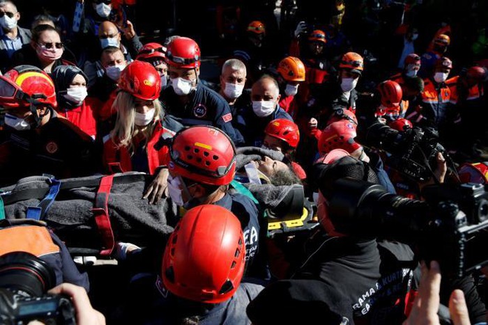 Hơn 900 người thương vong trong trận động đất 7 độ Richter ở Thổ Nhĩ Kỳ - Ảnh 2
