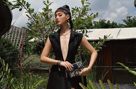 Tình đầu quốc dân Hàn đọ sắc cô em Trendy Việt khi diện chung mẫu váy Dior 