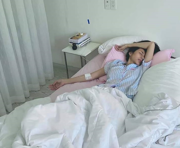 Thủy Tiên nhập viện vì kiệt sức sau gần 1 tháng cứu trợ miền Trung