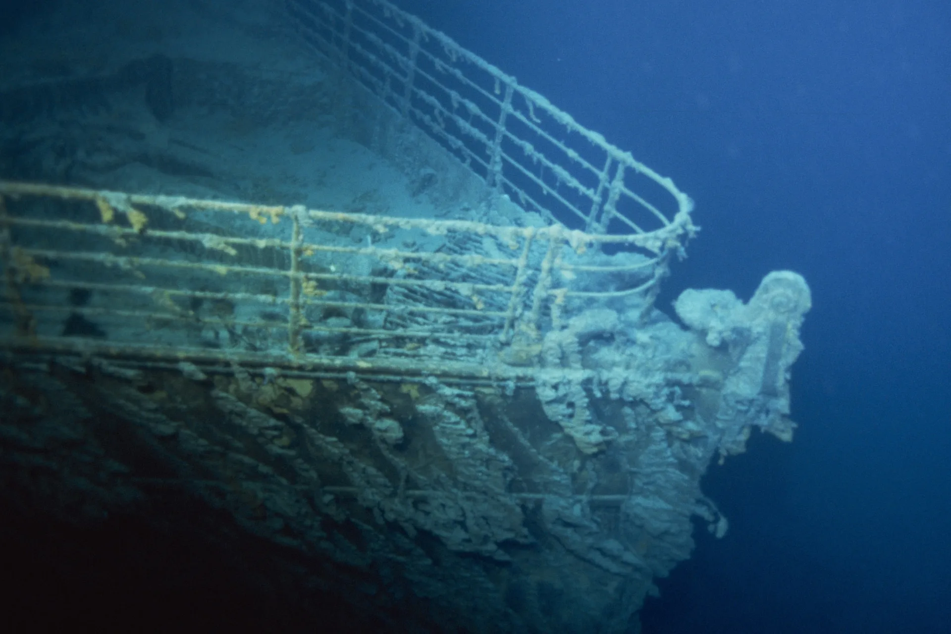 Vào năm 2021 du khách được tham quan xác tàu Titanic với giá vé 125.000 USD - Ảnh 1