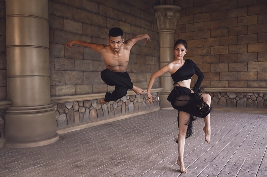 Chiêm ngưỡng bộ ảnh dance sport cực đẹp của vợ chồng Khánh Thi - Phan Hiển - Ảnh 8