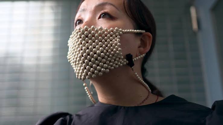 Ngã ngửa với chiếc khẩu trang giá 230 triệu đồng dành cho người giàu ở Nhật Bản