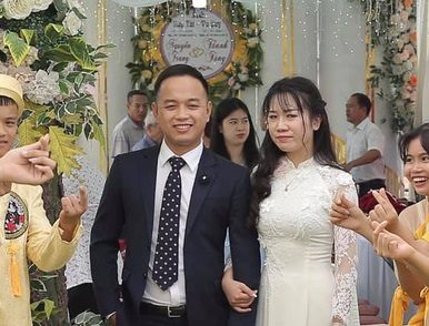 Cô dâu 'số nhọ' vớ phải thợ chụp hình toàn canh khoảnh khắc lác, lé để chụp