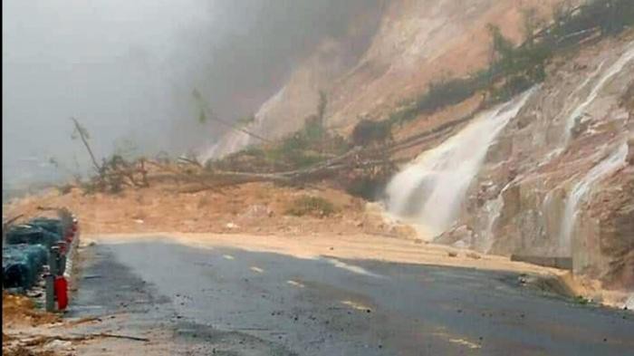 Sạt lở đèo Khánh Lê, tuyến QL27C Nha Trang - Đà Lạt bị chia cắt