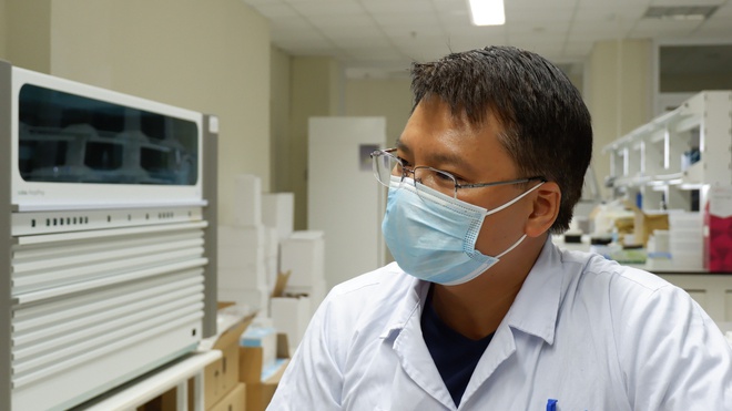 Vì sao nam tiếp viên hàng không xét nghiệm lần 3 mới dương tính Covid-19?