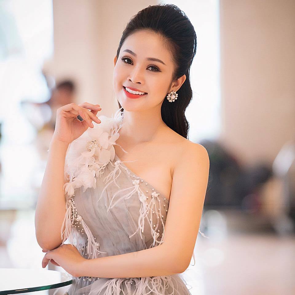 Diễn viên - MC Thùy Linh thông báo kết hôn với bạn trai kém 5 tuổi - Ảnh 2