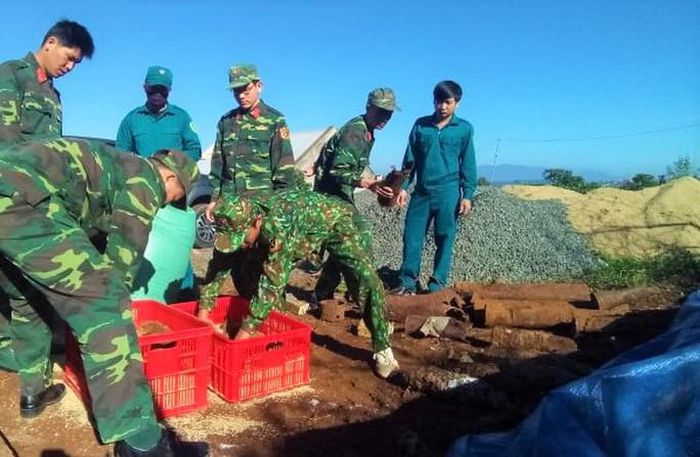 Lâm Đồng: Tá hỏa phát hiện một tấn bom mìn khi đào móng xây nhà - Ảnh 1