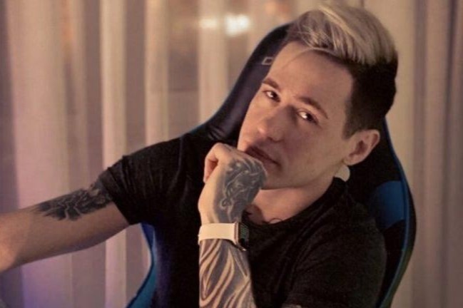 YouTuber Nga bị bắt vì livestream cảnh bạn gái qua đời để nhận tiền