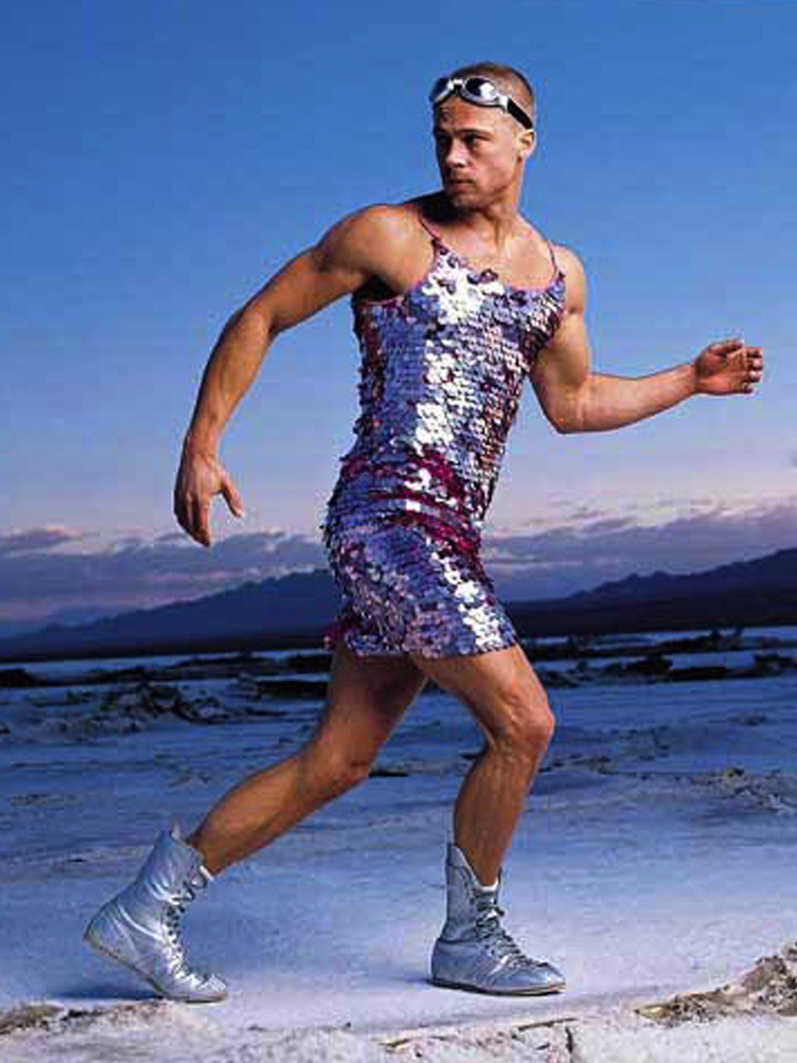 Loạt ảnh Brad Pitt mặc váy năm 1999 gây sốt trở lại - Ảnh 4