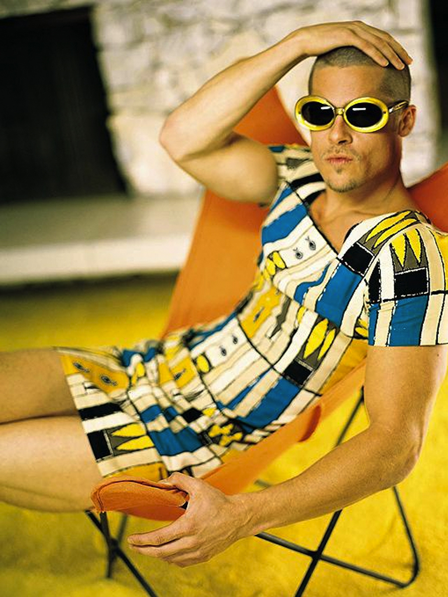 Loạt ảnh Brad Pitt mặc váy năm 1999 gây sốt trở lại - Ảnh 6