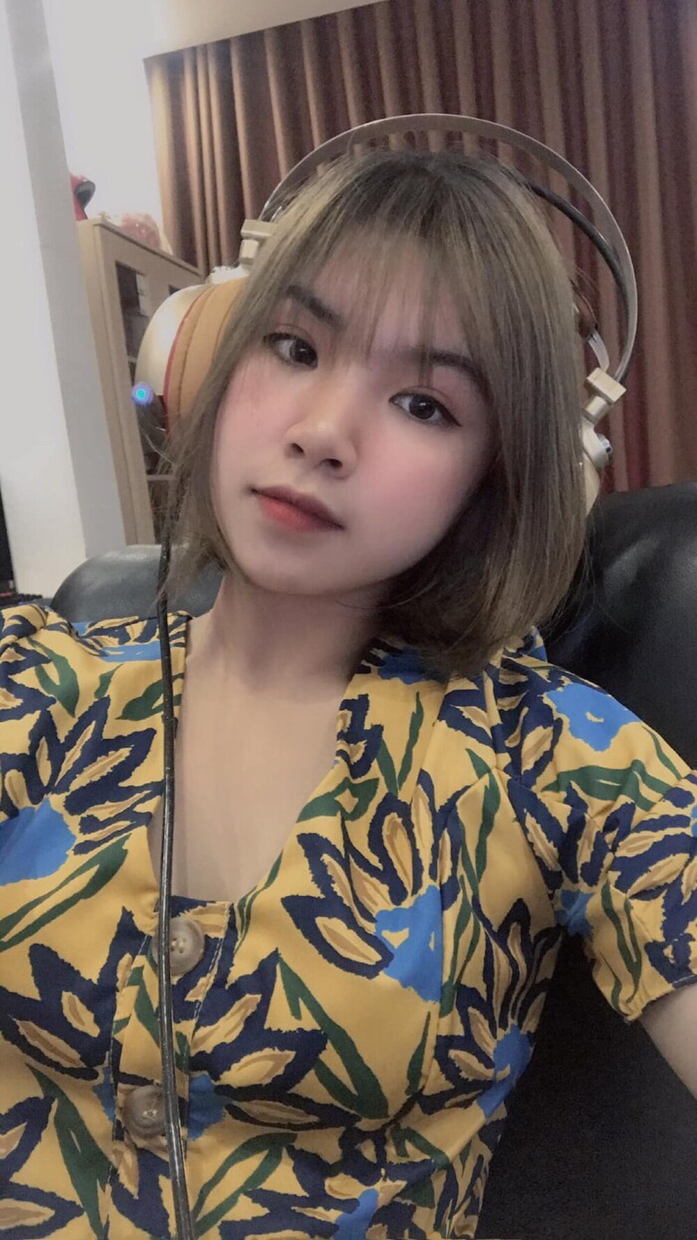 Hồng Nhật, cô gái được streamer PewPew cầu hôn là ai? - Ảnh 3