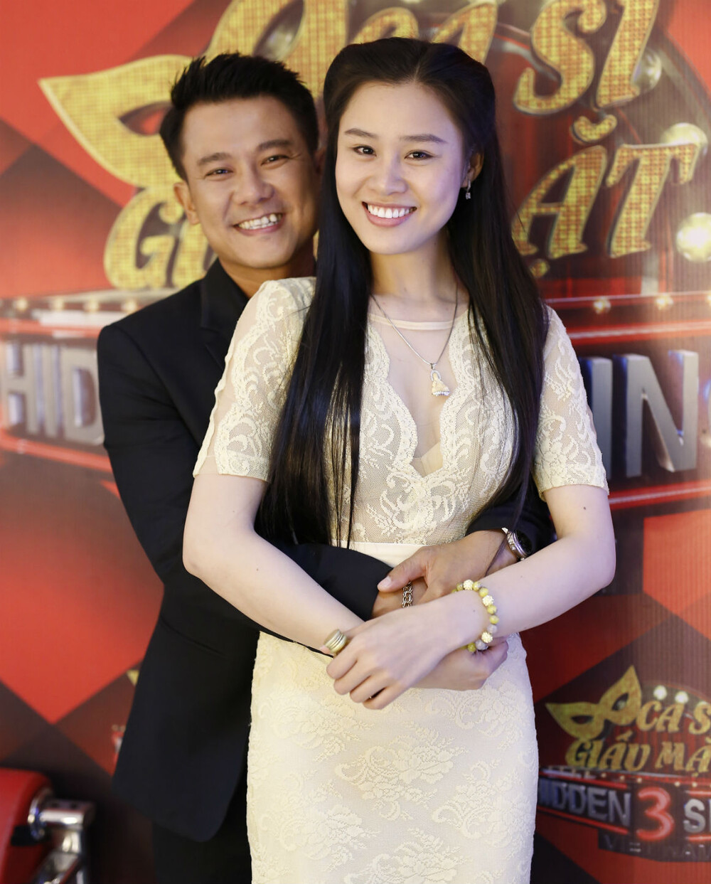 Cuộc hôn nhân hạnh phúc của Vân Quang Long bên vợ trẻ kém 10 tuổi - Ảnh 10