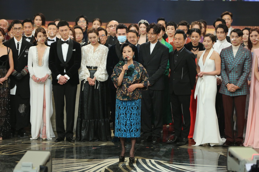 Nữ diễn viên Uông Minh Thuyên bày tỏ hy vọng lãnh đạo đài sẽ tăng lương cho nhân viên.
