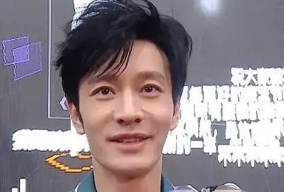 Giữa ồn ào ly hôn, Huỳnh Hiểu Minh xuất hiện với ngoại hình gầy gò báo động