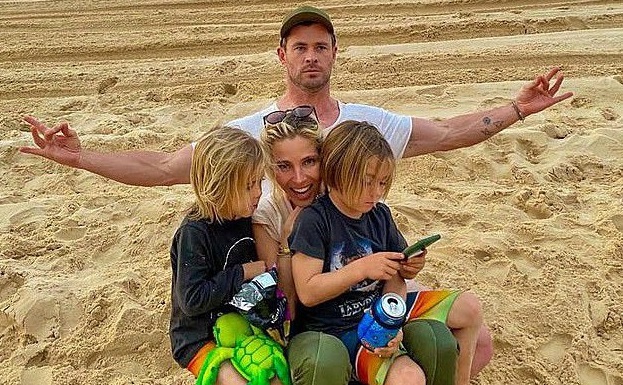 Nam tài tử Chris Hemsworth du lịch cùng vợ trước khi trở lại phim trường