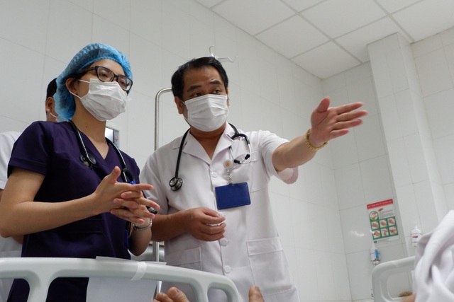 Tình hình sức khoẻ của bệnh nhân 1552 và bệnh nhân 1553 hiện giờ ra sao?