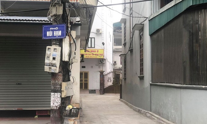 Hà Nội: Cách ly khẩn cấp 50 người tiếp xúc gần 4 người nhiễm Covid-19