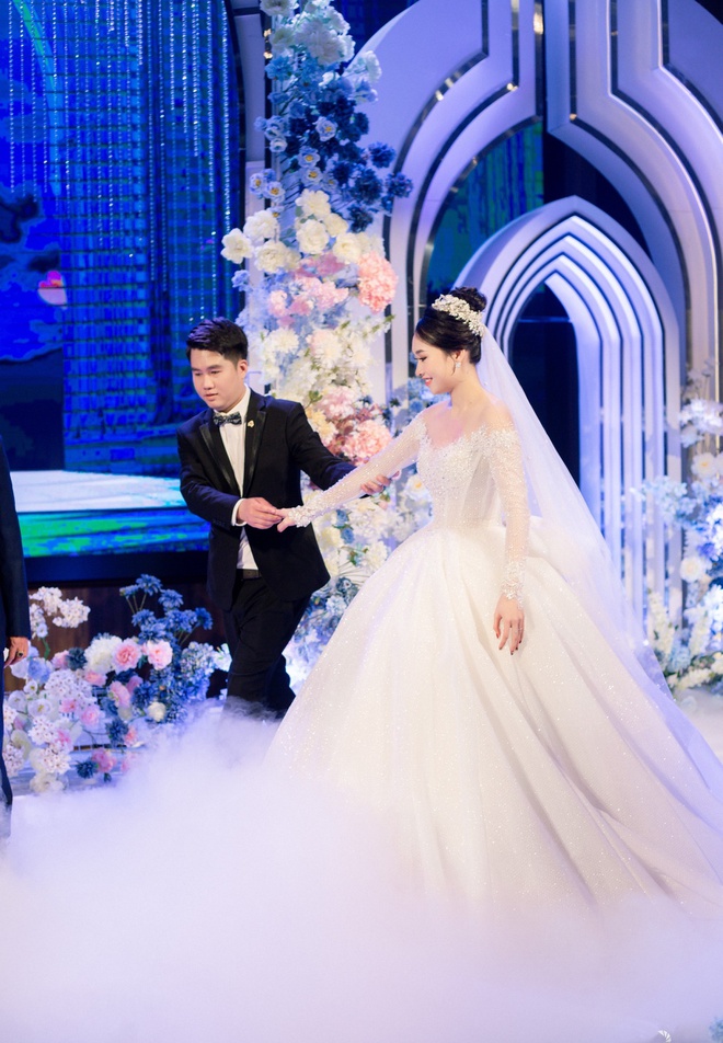 Đám cưới rước dâu bằng siêu xe của Á khôi Đại học Kinh tế Quốc dân - Ảnh 4