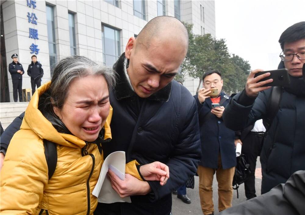 Mẹ Zhang đã bật khóc nức nở trong ngày anh được tự do.