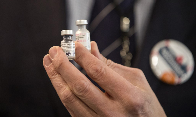 Hơn 1.000 liều vaccine Covid-19 bị hỏng vì tủ lạnh ngắt điện