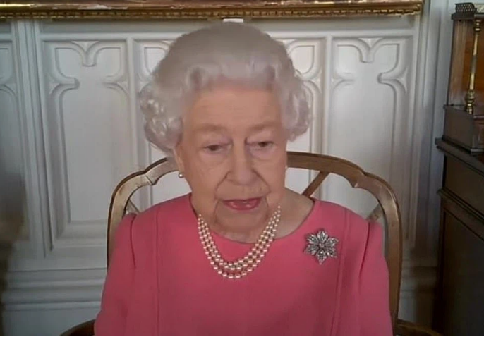Hoàng tử Harry đưa ra tuyên bố sẽ không rời hoàng gia, Nữ hoàng Anh liền nhắc nhở - Ảnh 1