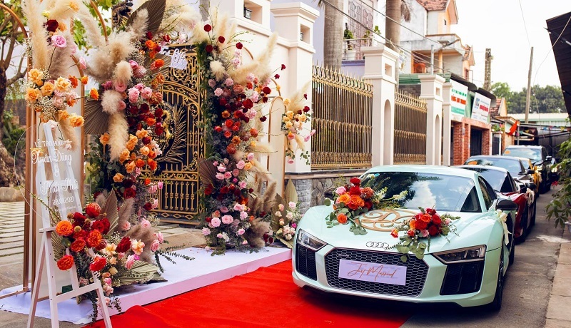 'Bản sao' Hoa hậu Kỳ Duyên gây xôn xao với lễ cưới toàn siêu xe hơn 50 tỷ - Ảnh 1