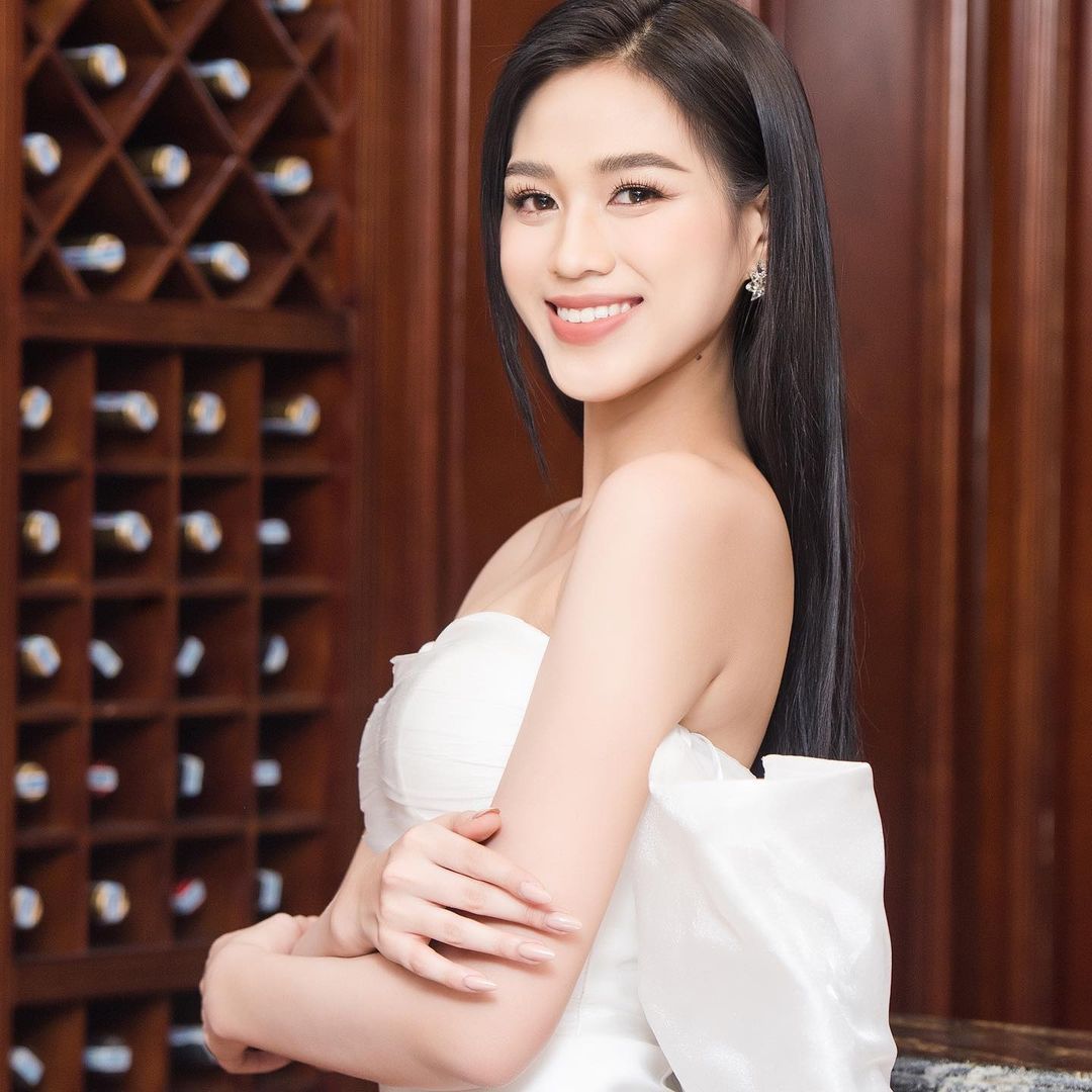Hoa hậu Đỗ Thị Hà 'thử nghiệm' kiểu tóc mới nhưng có gì đó 'sai sai' - Ảnh 6