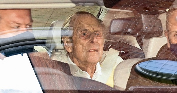 Hoàng thân Philip xuất viện giữa lúc Hoàng gia đang lao đao vì Meghan