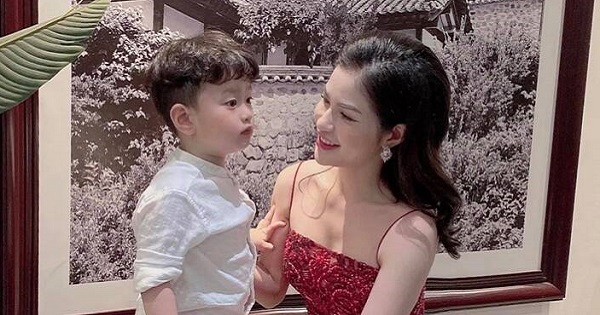 Vợ cũ 'mỉa mai' Việt Anh, nói con trai giống gen bố nên hay 'rủ gái về'