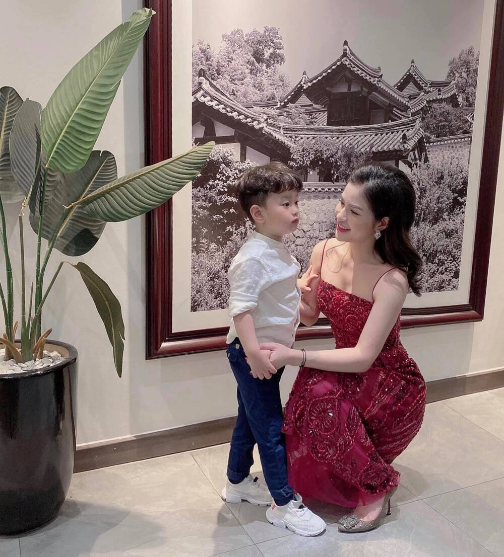 Vợ cũ 'mỉa mai' Việt Anh, nói con trai giống gen bố nên hay 'rủ gái về' - Ảnh 5