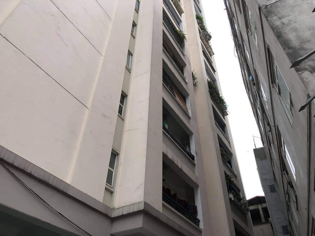 Hà Nội: Nữ giúp việc rơi từ tầng 11 chung cư tử vong thương tâm - Ảnh 2
