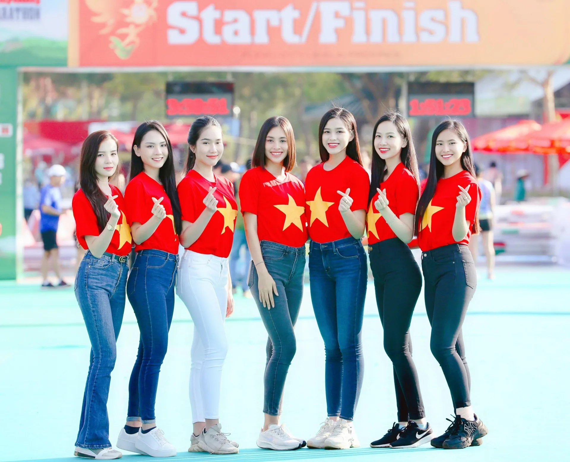 Hoa hậu Đỗ Thị Hà đọ sắc 