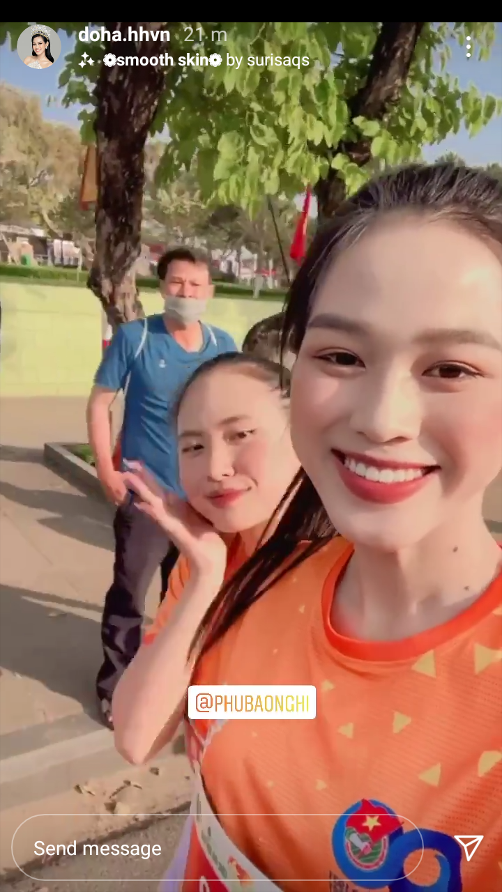 Hoa hậu Đỗ Thị Hà đọ sắc 'bất phân thắng bại'  bên đàn chị Tiểu Vy - Ảnh 1