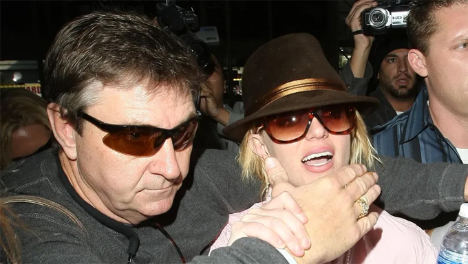 Britney Spears bị bố đòi 2 triệu USD phí thuê luật sư chống lại... chính cô - Ảnh 2