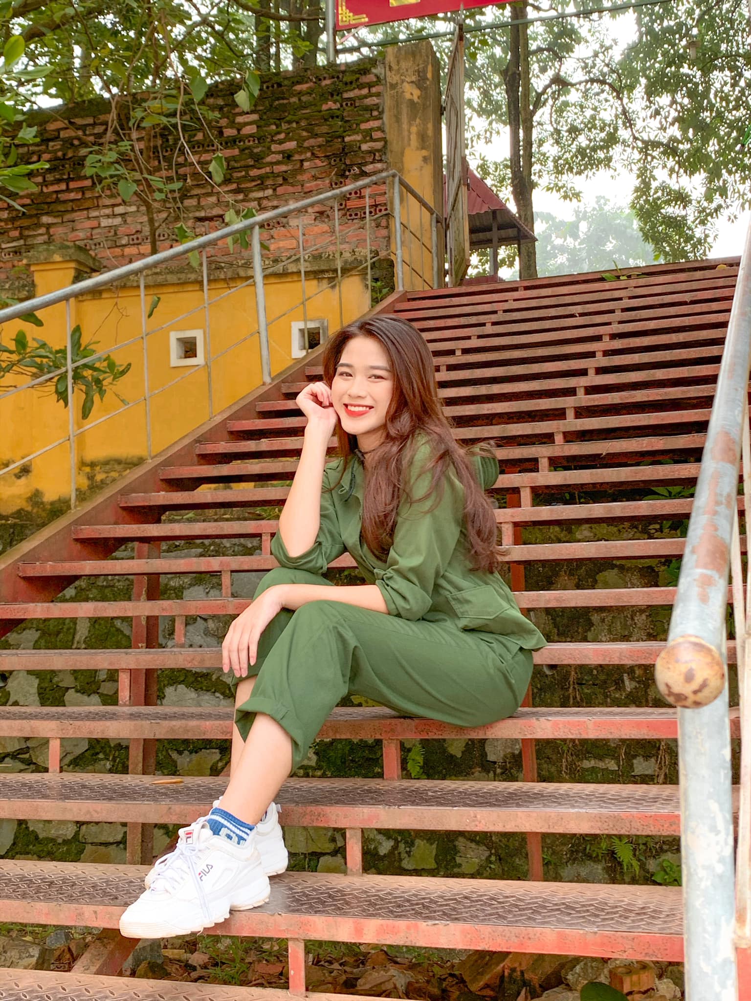 Hoa hậu Đỗ Thị Hà khoe thành tích học tập, hé lộ chức vụ quan trọng trong lớp - Ảnh 4