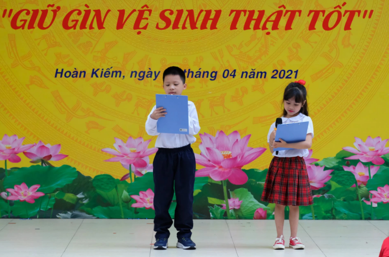 Con trai BTV Quang Minh làm host chương trình 'tầm cỡ quốc tế' khi mới lớp 1 - Ảnh 4