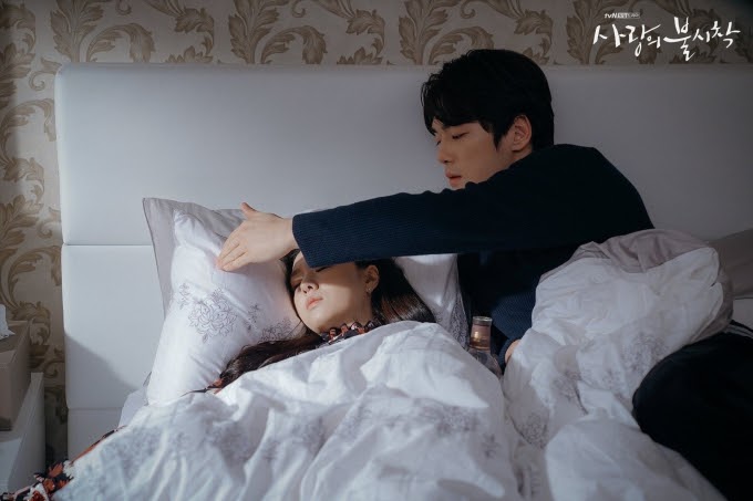 Cặp đôi phụ 'Hạ cánh nơi anh' Seo Ji Hye và Kim Jung Hyun bị khui chuyện hẹn hò - Ảnh 4