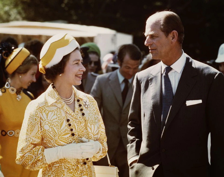 1974: Nữ hoàng Elizabeth và Hoàng thân Philip cùng tới New Zealand trong chuyến công du Khối thịnh vượng chung năm 1974. Con gái của họ, Công chúa Anne, và chồng Mark Phillips cũng tháp tùng theo sau họ.