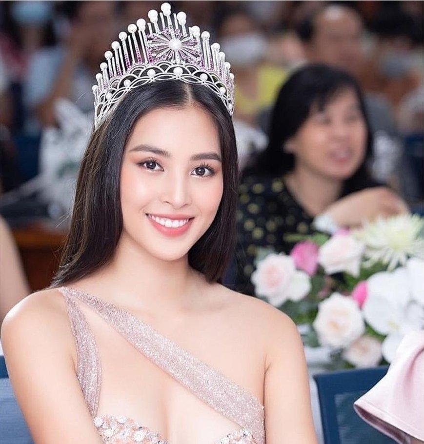 Tiểu Vy tung loạt ảnh chứng minh sắc vóc xứng danh 'Hoa hậu đẹp nhất Việt Nam' - Ảnh 1