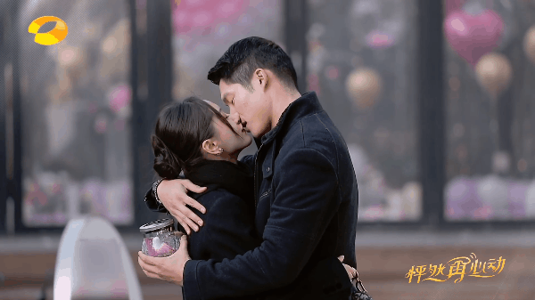 Vương Tử Văn bất ngờ tuyên bố hẹn hò với nam thần TV show.