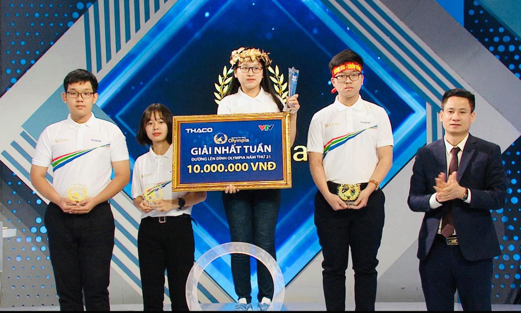 'Bản sao Lâm Vỹ Dạ' ngầu trở thành nữ sinh thứ hai đoạt vòng nguyệt quế Olympic năm 2021 - Ảnh 3