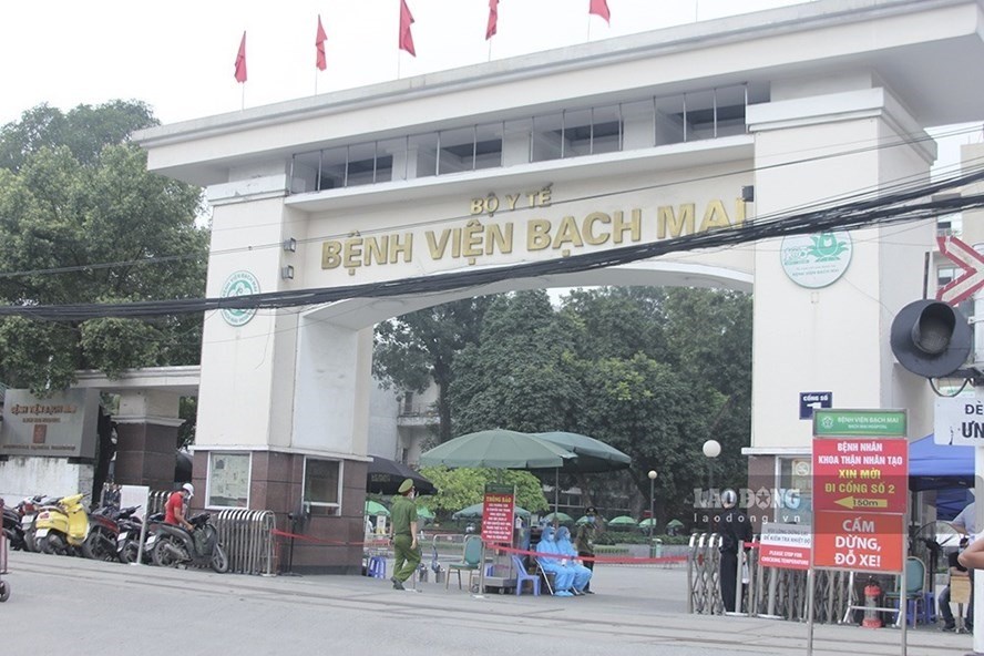 Hà Nội: Gần 200 cán bộ, nhân viên Bệnh viện Bạch Mai xin nghỉ việc - Ảnh 2