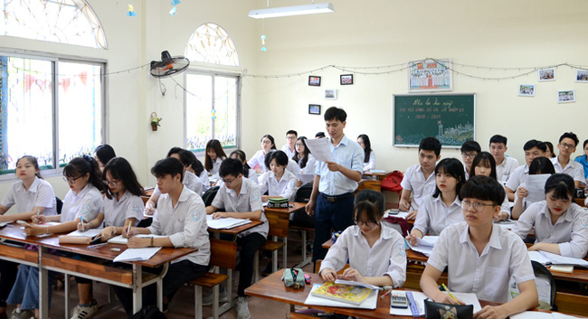 Hà Nội: Học sinh lớp 12 phải làm bài thi khảo sát vào ngày 11,12/5 - Ảnh 1