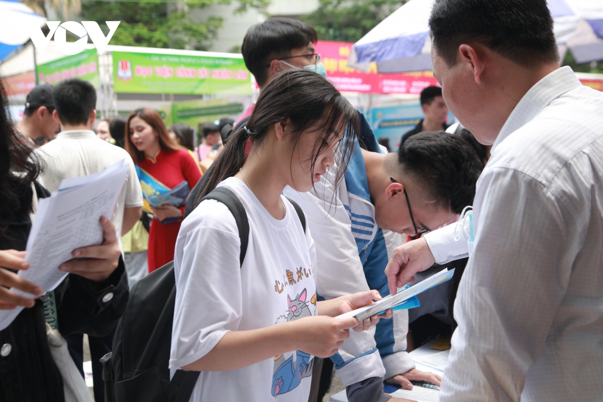 Thí sinh thi lớp 10 THPT tại Hà Nội có thể đăng ký 15 nguyện vọng vào trường công lập - Ảnh 2