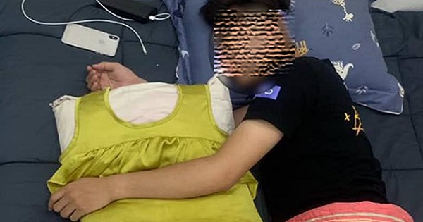 Thanh niên giữ khư khư áo ngủ bồ cũ
