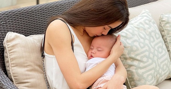 Đăng ảnh đang ôm ấp Lisa, Hồ Ngọc Hà để lộ chi tiết vô cùng ngọt ngào