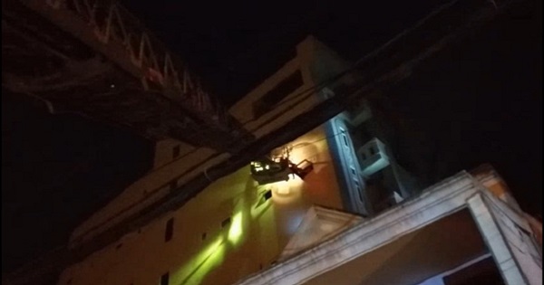 TP.HCM: Cháy chung cư, 24 người gồm người lớn và trẻ em hoảng loạn kêu cứu