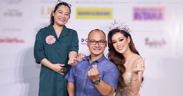 Hoa hậu Khánh Vân được khen tinh tế khi quỳ xuống chụp ảnh với khách mời khuyết tật