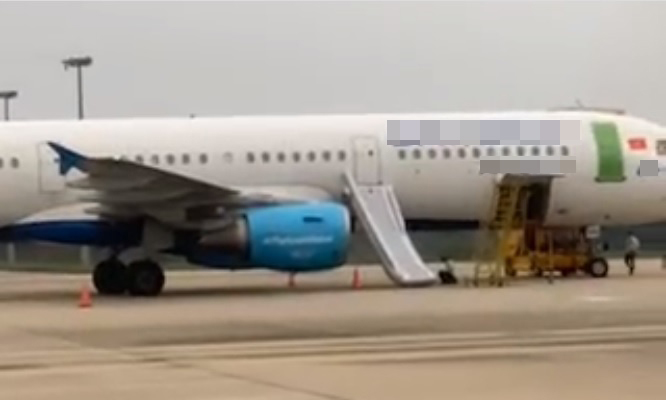 Hà Nội: Loạt chuyến bay bị gián đoạn vì hành khách mở cửa thoát hiểm - Ảnh 4