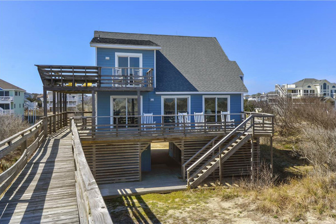 Ngôi nhà nơi ông Bill Gates và bà Ann Winlab gặp nhau chuyện trò là một căn nhà gỗ ven biển.